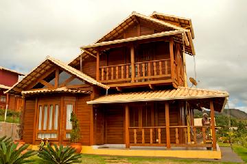 Conhea as vantagens de ter uma casa de madeira